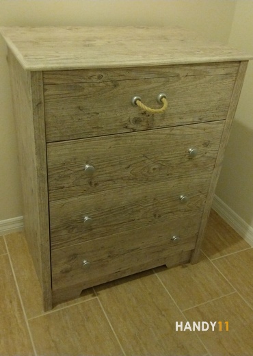 4 drawers chest.