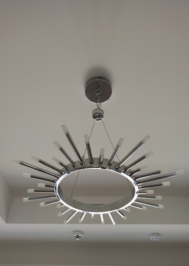 Silver metal 32 led bulbs light fixture chandelier.